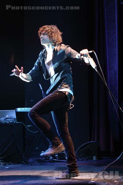 JULIAN PERRETTA - 2010-10-20 - PARIS - L'Alhambra - 